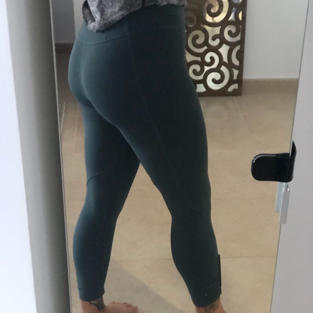 Green Lululemon crop size 10
